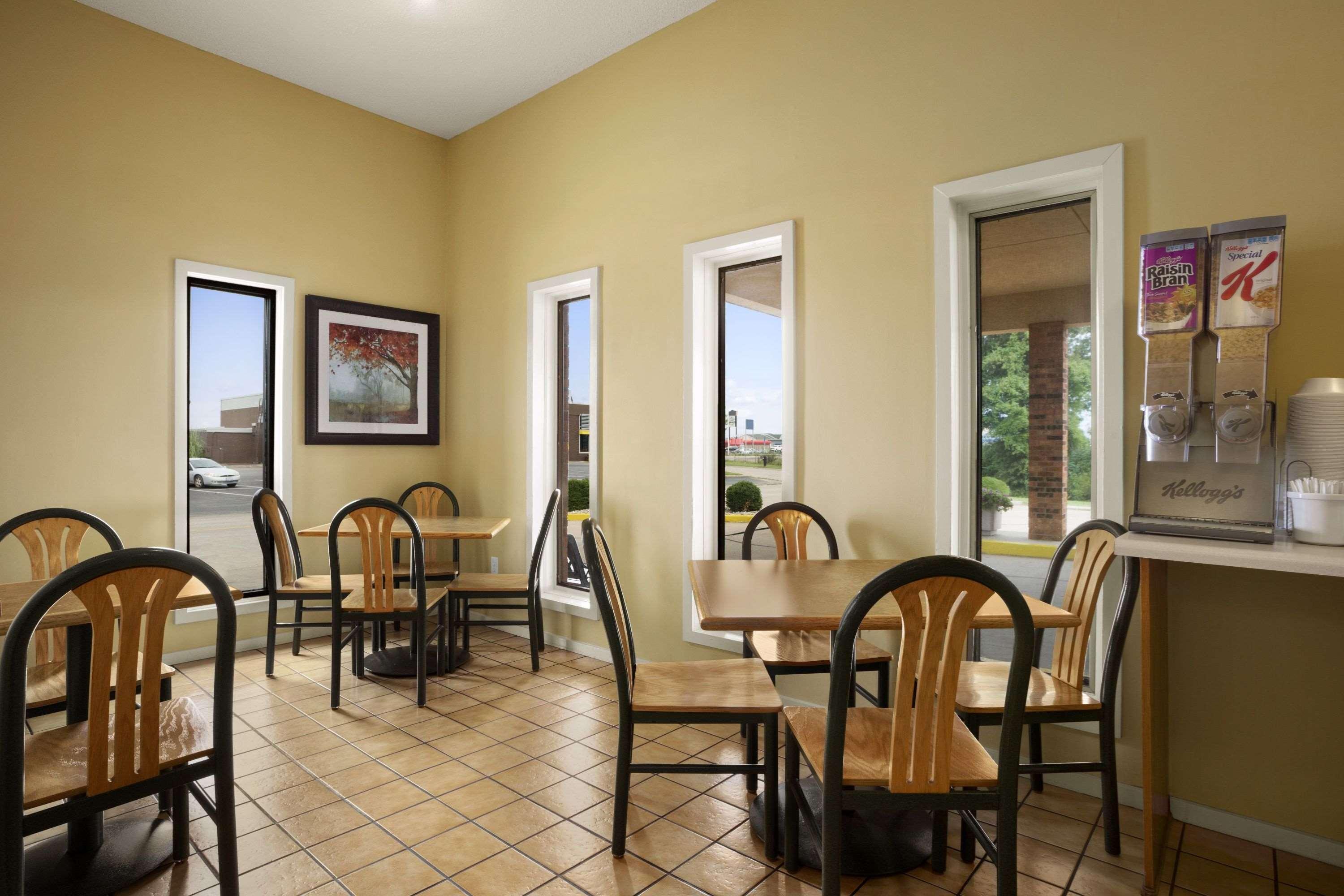 Super 8 By Wyndham Marion Exterior foto