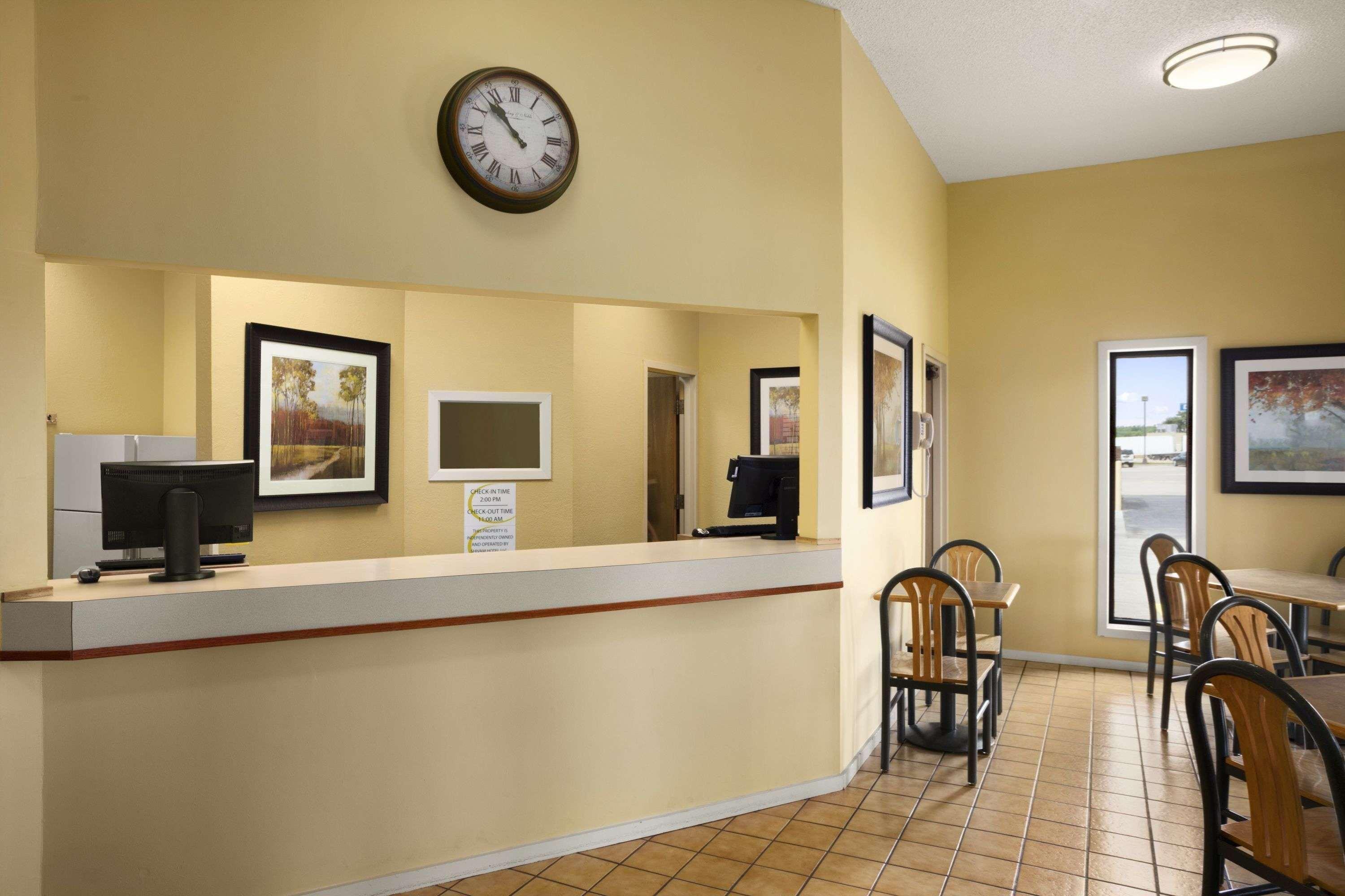Super 8 By Wyndham Marion Exterior foto